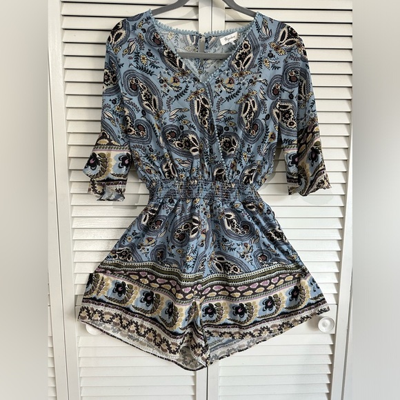 Short jumpsuit with three-quarter sleeves, super cool material. - Picture 3 of 6